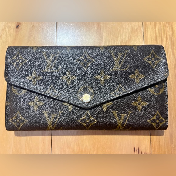 Authentic Louis Vuitton Sarah Wallet - Picture 3 of 13
